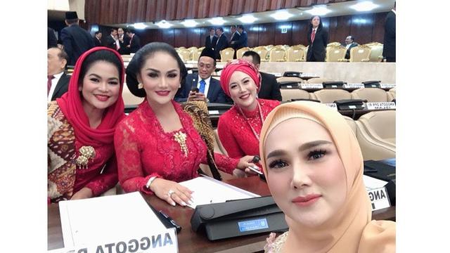 Kena Tegur KPK, Ini 6 Gaya Mulan Jameela Jadi Anggota DPR