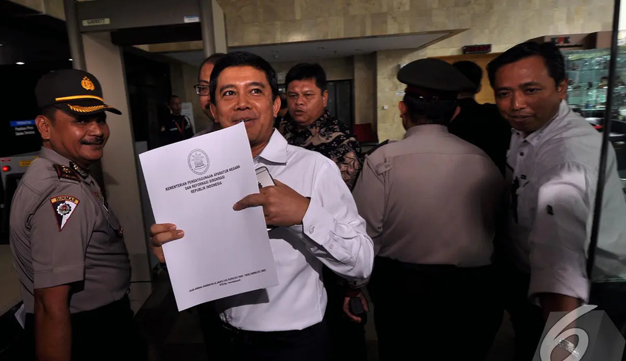 Yuddy mengaku datang ke KPK untuk melaporkan harta kekayaannya selaku penyelenggara negara, Jakarta,  Rabu (5/11/2014) (Liputan6.com/Miftahul Hayat)