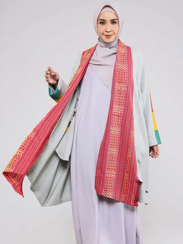 7 Model Cardigan dengan Outer Batik yang Elegan dan Stylish