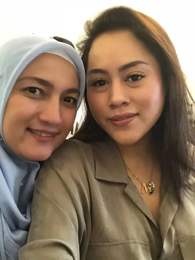 Putuskan Berhijab, Ini 6 Potret Terkini Sarah Amalia Mantan Istri Ariel NOAH