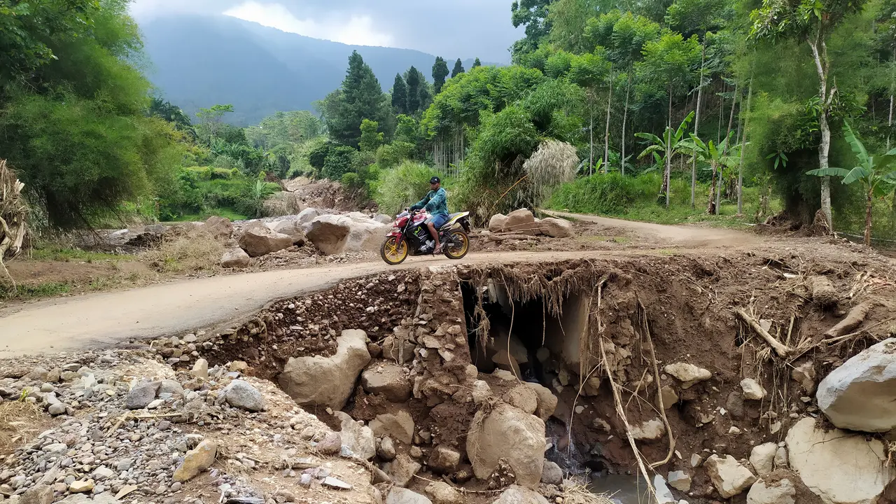 Salah satu titik longsor di kawasan Gunung Salak, Bogor. (Liputan6.com/Achmad Sudarno)