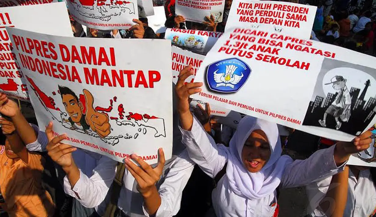 Minggu (18/05/14), puluhan pelajar Sekolah Dasar dan Sekolah lanjutan mendatangi kawasan Bundaran HI (Liputan6.com/Miftahul Hayat)
