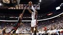 Miami Heat forward, Joe Johnson (2) melakukan tembakan saat dihadang Raptors forward, Terrence Ross (31)  pada NBA Playoffs 2016 di American Airlines Arena, Miami, Florida (10/5/2016). (Mandatory Credit: Steve Mitchell-USA TODAY Sports)