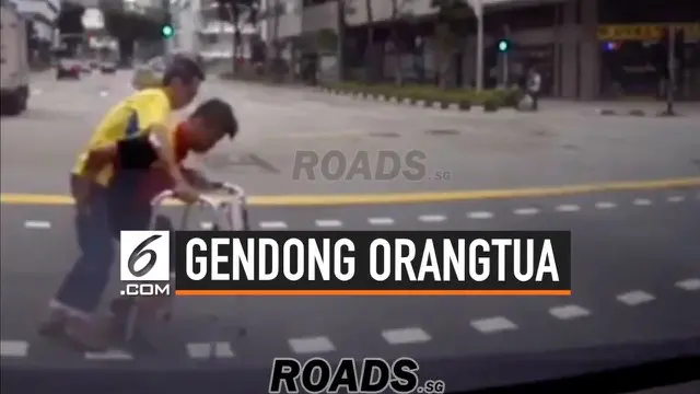 Menemukan seorang kakek yang ingin menyeberang pada suatu jalan di Singapura, seorang kurir tak berpikir panjang untung menolongnya. Tak hanya menuntun, ia juga menggendong sang kakek karena lalu lintas sedang ramai.