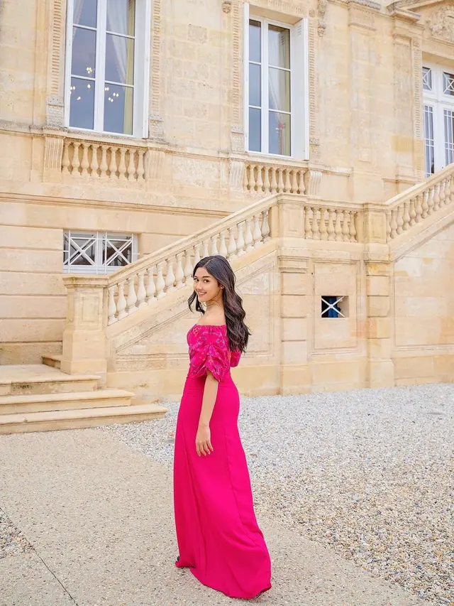 10 Gaya Kasual Erina Gudono dengan Wastra, Anggun dalam Kesederhanaan