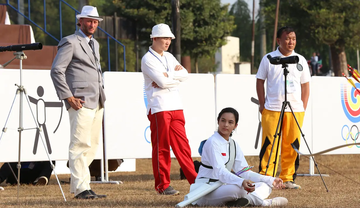 Chelsea Islan terlihat sedang bersama beberapa pemain asing lainnya saat syuting film '3 Srikandi' di Buperta, Cibubur, Jakarta Timur, Jumat 24/7. (Galih W. Satria/Bintang.com)