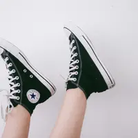 Ilustrasi sepatu sneakers. (Foto: Pexels from Pixabay )