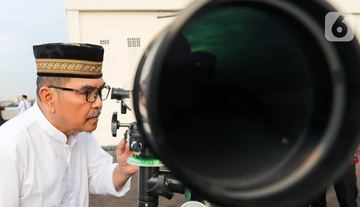 Untuk diketahui, Rukyatul Hilal merupakan salah satu kriteria penentu awal bulan kalender hijriyah dengan cara merukyah (mengamati) secara langsung. (Liputan6.com/Herman Zakharia)
