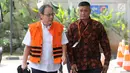 Mantan bos PT Gunung Agung yang juga tersangka kasus suap e-KTP, Made Oka Masagung (kiri) akan menjalani pemeriksaan lanjutan di Gedung KPK, Jakarta, Jumat (6/7). Made Oka terjerat kasus dugaan korupsi proyek pengadaan e-KTP. (Medeka.com/Dwi Narwoko)
