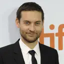 Tobey Maguire dan Jennifer Meyer Resmi Cerai Setelah Hampir 10 Tahun Pisah