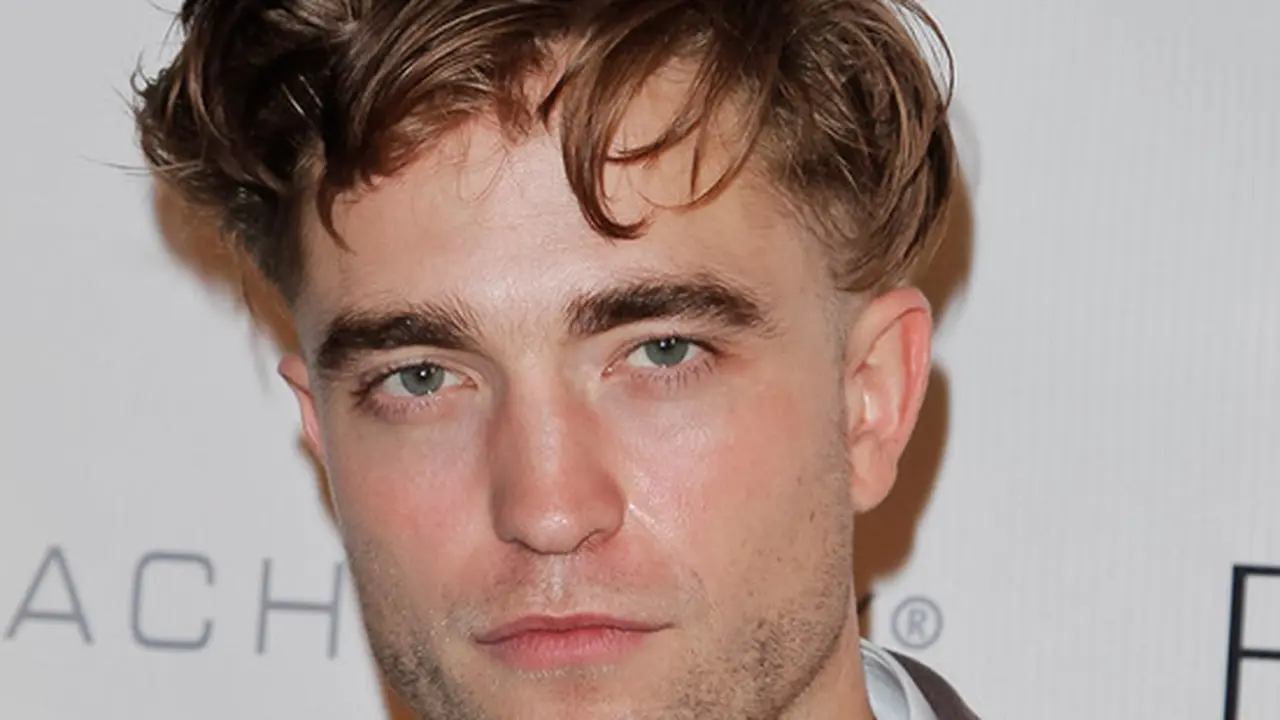 Rambut Mengerikan Robert Pattinson, si Mantan Kristen Stewart