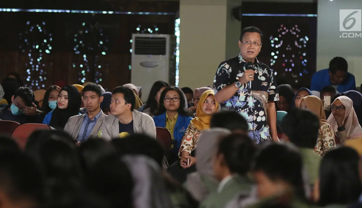 Direktur Utama PT KAI Edi Sukmoro menjadi pembicara dalam gelaran Emtek Goes to Campus (EGTC) 2018 di Universitas Gadjah Mada, Yogyakarta, Kamis (18/10). Edi Sukmoro membagikan pengalamannya selama menjadi Dirut PT KAI. (Liputan6.com/Herman Zakharia)