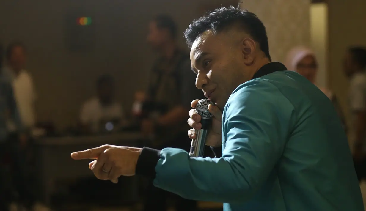 "Aku dari kecil umur tujuh tahun kerjanya nyanyi, nggak ada urusan dengan bisnis. Akhirnya aku punya ide dan cari partner yang mumpuni dalam urusan bisnis," kata Judika. (Nurwahyunan/Bintang.com)