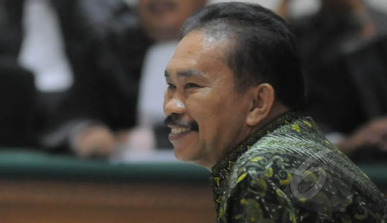 Bupati nonaktif Tapanuli Tengah, Raja Bonaran Situmeang menjalani sidang perdana di Pengadilan Tipikor, Jakarta, Kamis (23/2/2015). Raja Bonaran didakwa menyuap mantan Ketua MK Akil Mochtar senilai Rp 1,8 miliar. (Liputan6.com/Herman Zakharia)