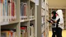 Tempat yang nyaman menjadi rumah bagi koleksi ribuan buku di Perpustakaan Olah Raga Singapura yang terletak di Pusat Olah Raga Singapura (Singapore Sports Hub). (Bola.com/Arief Bagus)