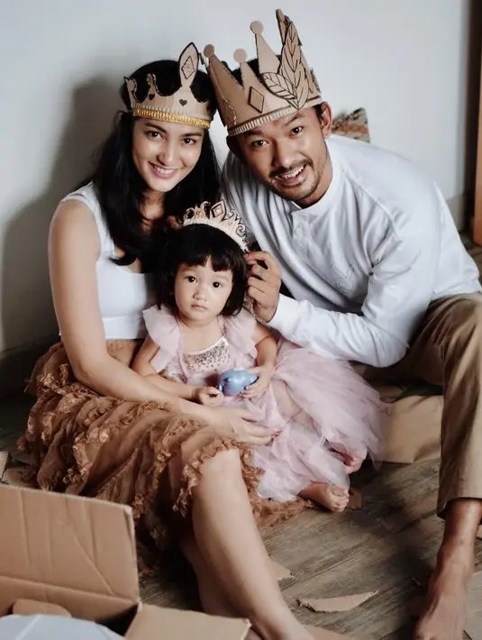 Rio Dewanto dan Atiqah Hasiholan