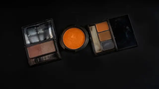 Wajib Diketahui! Ini 5 Tanda-Tanda Makeup Kadaluarsa