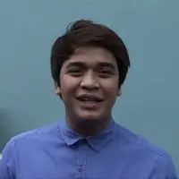 Gigi gingsul Billy Syahputra menjadi ciri khasnya saat tertawa. Tetapi, tahun ini Billy tampil beda dengan kawat gigi barunya. Billy pun sering mendapatkan protes dari para fans karena takut kehilangan ciri khas dari gigi gingsulnya.