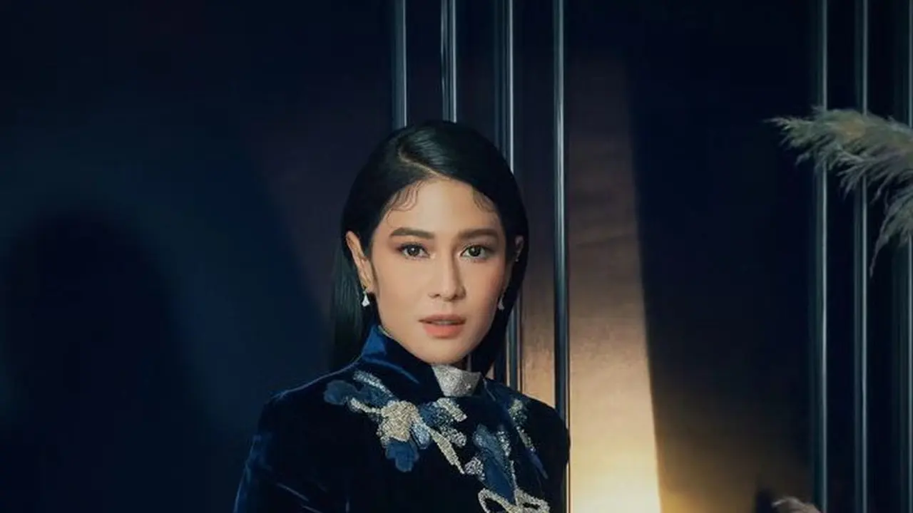 Gaya Modern Dian Sastrowardoyo