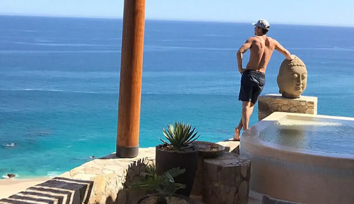 Perayaan yang dikatakan private lantaran Mariah hanya merayakan bersama sang kekasih, Bryan Tanaka. Tepat tanggal 27 Maret lalu, Mariah telah memasuki usia ke 47 dan melewatinya dengan begitu bahagia. (doc.dailymail.com)