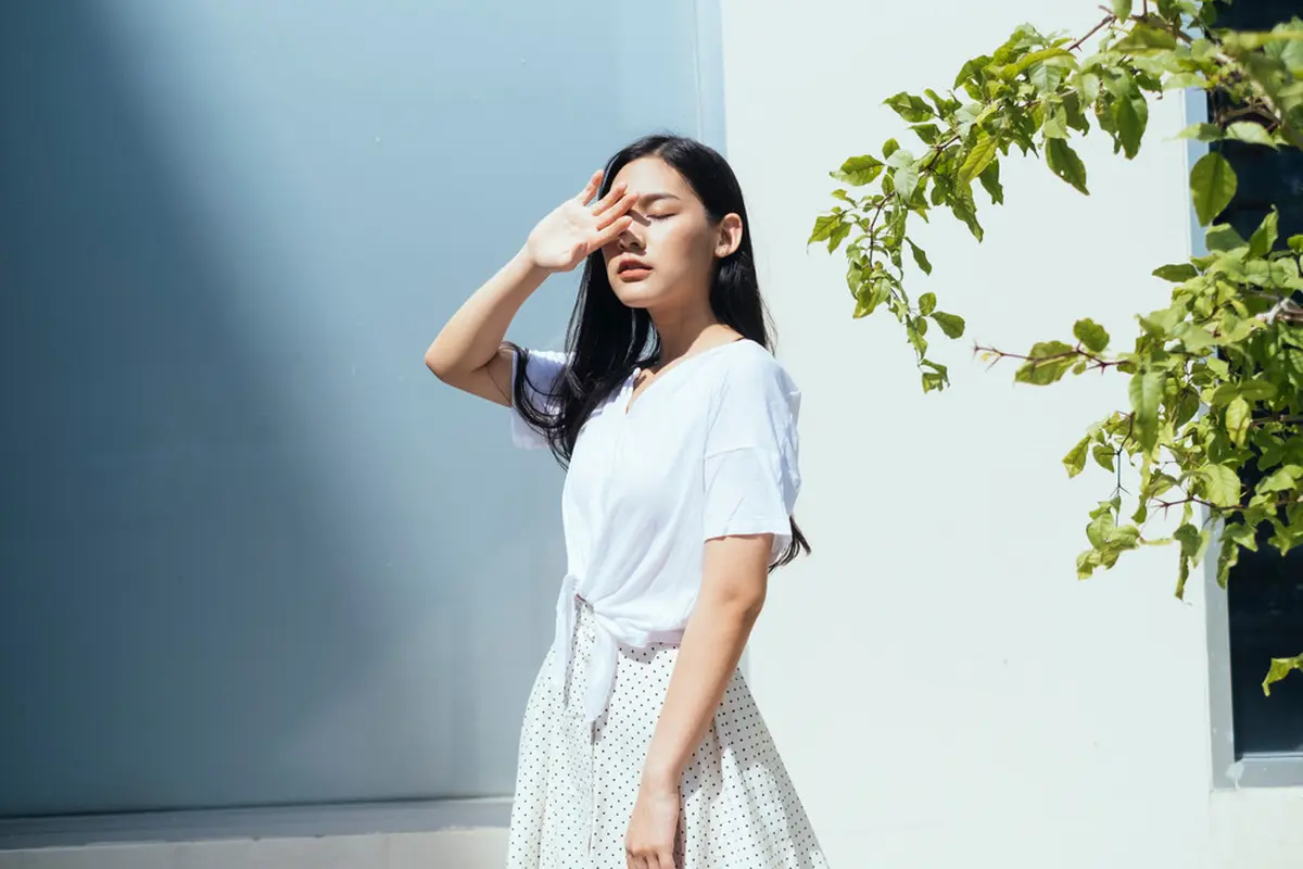 Tips Perawatan Kulit untuk Mengatasi Wajah yang Terasa Lengket Saat Cuaca Panas