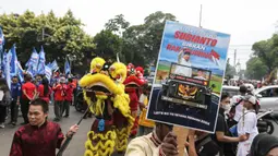 Pawai kirab budaya juga mengiri kendaraan maung yang ditumpangi Prabowo. (Liputan6.com/Angga Yuniar)