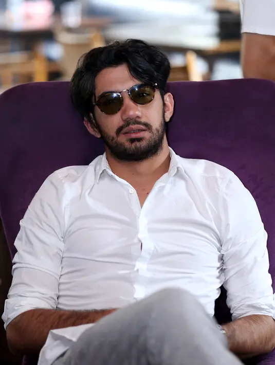 Aktor ‘Ainun dan Habibie’ ini pun mengatakan memang sudah sejak ia masih duduk di bangku sekolah sudah mengenal Shanty yang kala itu masih menjadi VJ di MTV. (Andy Masela/Bintang.com)