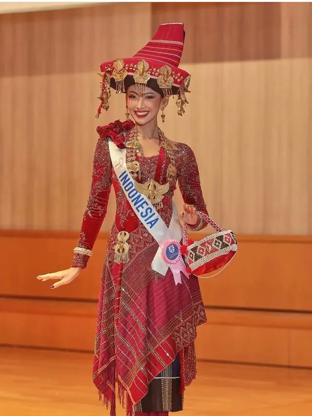 Sophie Kirana Puteri Indonesia Lingkungan 2024  di Miss International 2024. [@sophiekirana]
