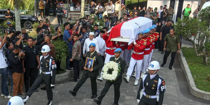 Secara Kenegaraan, Pemakaman Jenazah Wakil Presiden ke-9 RI Hamzah Haz Dilakukan