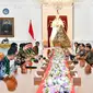 Presiden Joko Widodo atau Jokowi menerima kunjungan Pengurus Besar Himpunan Mahasiswa Islam (PB HMI) di Istana Merdeka, Jakarta, Rabu (8/11/2023). (Foto: Biro Pers Sekretariat Presiden)