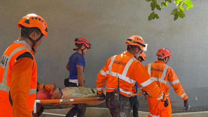 Dua Pekerja Selamat Dramatis dari Longsor Palabuhanratu