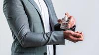 Ilustrasi parfum pria yang lagi tren di 2026. (DepositPhotos/©bodystock69@gmail.com)
