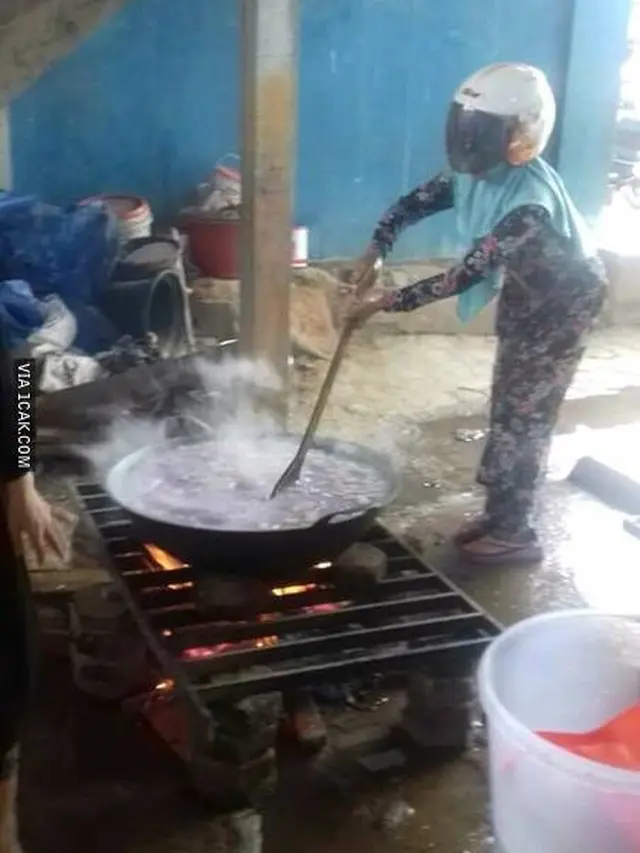 Enggak Habis Pikir, 7 Aksi Nyeleneh Netizen saat Masak Ini Kocak Banget