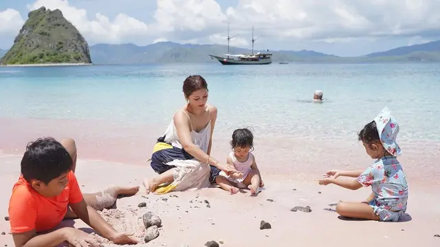 Eva Anindita selalu tampak awet muda (Instagram/eva_anindita_zachrie)