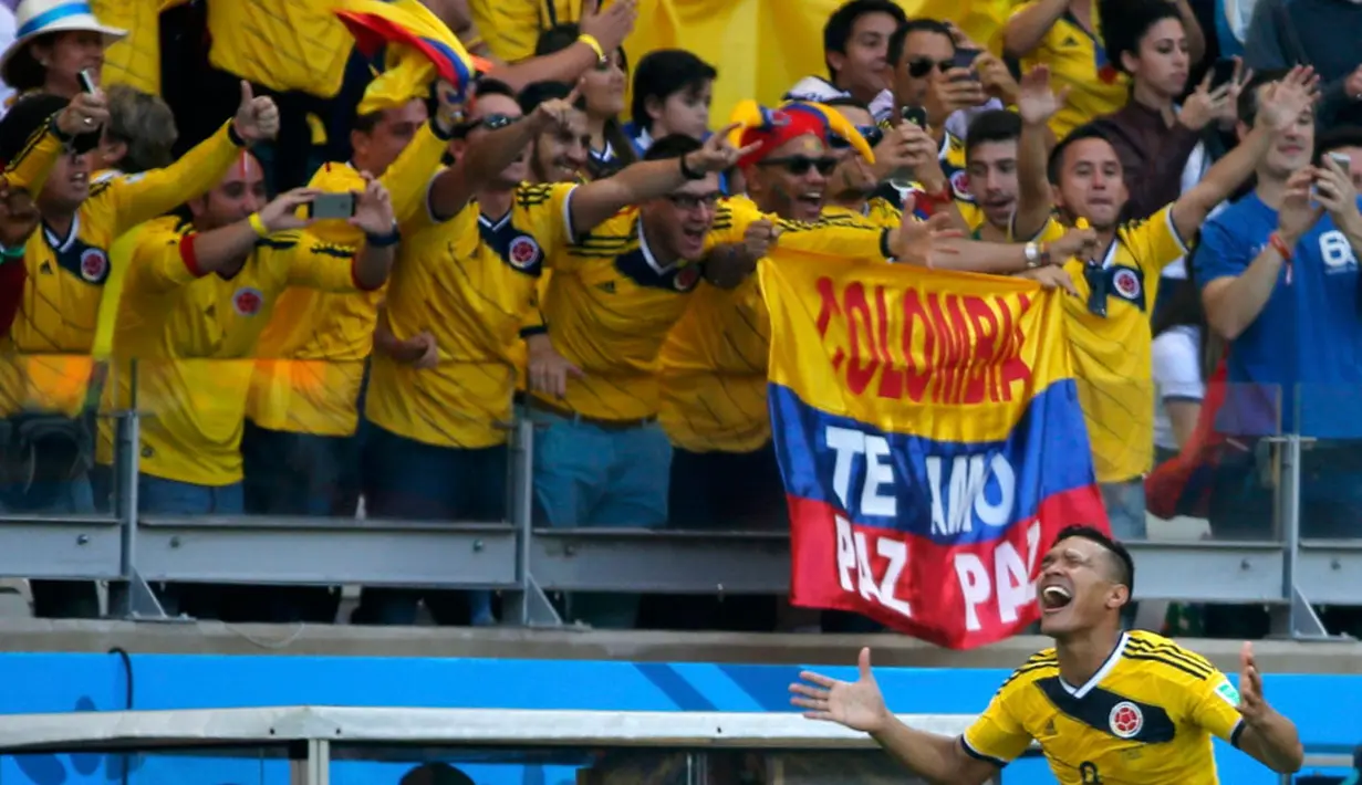 Selebrasi penyerang Kolombia, Teofilo Gutierrez usai mencetak gol ke gawang Yunani di laga penyisihan Piala Dunia 2014 Grup C di Belo Horizonte, Brasil, (14/6/2014). (REUTERS/Paulo Whitaker) 