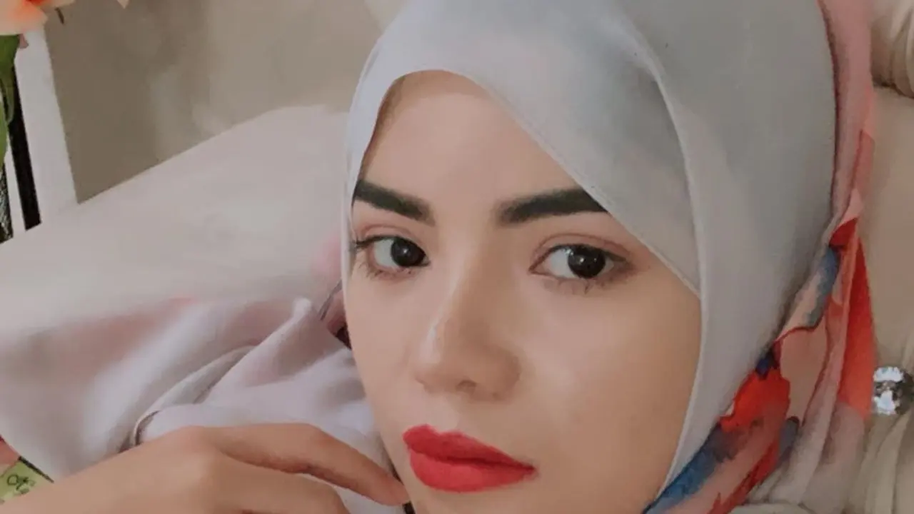 Ingin Fokus Ibadah saat Ramadhan, Ini 7 Potret DJ Dinar Candy Berhijab