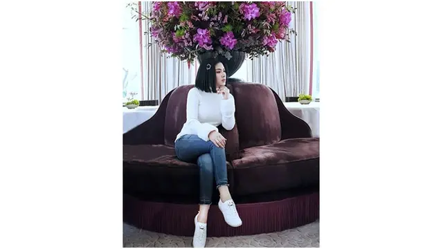 Sering Tampil Glamor, Ini 7 Potret Syahrini Dengan Penampilan Kasual