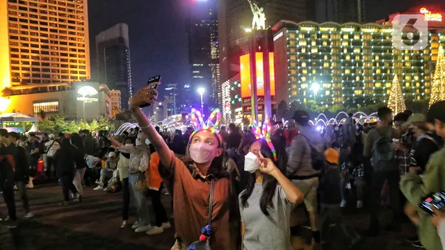 Warga padati malam bebas kendaran di HI