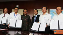 Citizen6, Jakarta: PLN menandatangani Naskah Master of Agreement (MoA) dengan anak perusahaan Garuda Indonesia tentang pemeliharaan material pembangkit listrik, di PLN Kantor Pusat, Jakarta, Senin (27/2). (Pengirim: Agus Trimukti)
