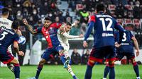 AC Milan meraih kemenangan 1-0 atas Cagliari pada laga pekan ke-30 Serie A di Sardegna Arena, Minggu (20/3/2022) dini hari WIB. Gol tunggal kemenangan Milan dicetak Ismael Bennacer. (AFP/Alberto PIZZOLI)