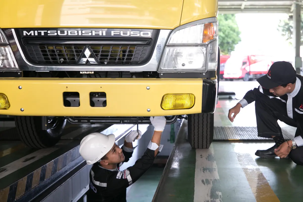 Distributor resmi kendaaraan niaga Mitsubishi Fuso di Indonesia, PT Krama Yudha Tiga Berlian Motors (KTB) secara resmi memberikan layanan service untuk kendaraan yang terendam banjir.