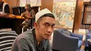 Pemeran yang juga komedian itu bahkan sempat dikira pemimpin pondok pesantren yang ada di Jawa Timur. Aming langsung membantahnya. "'Pak, bapak ini ya, saya kayak kenal bapak ya?', 'Ketemu di mana pak?', 'Di ponpes di Jatim', 'Hah? Di Jatim? Di ponpes? Oh, enggak pak, saya bukan pimpinan ponpes'," terang Aming. [Instagram/amingisback]