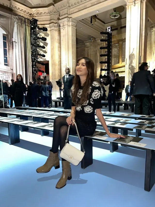 Mikha Tambayong dan Beby Tsabina di show Tory Burch NYFW