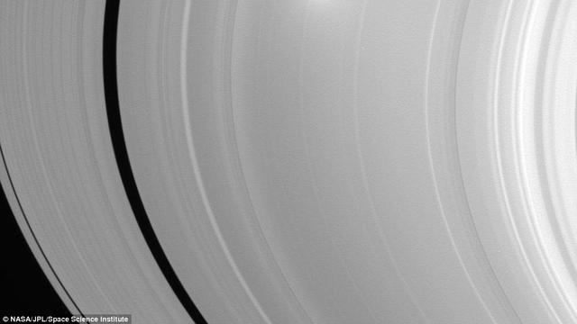 [Bintang] Cincin Saturnus