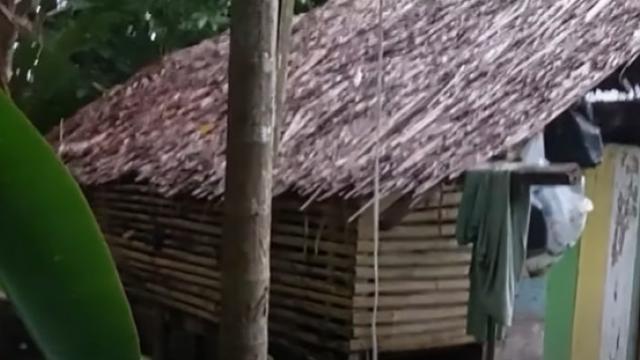 6 Potret Rumah Fajar Sad Boy, Sederhana Berdinding Kayu