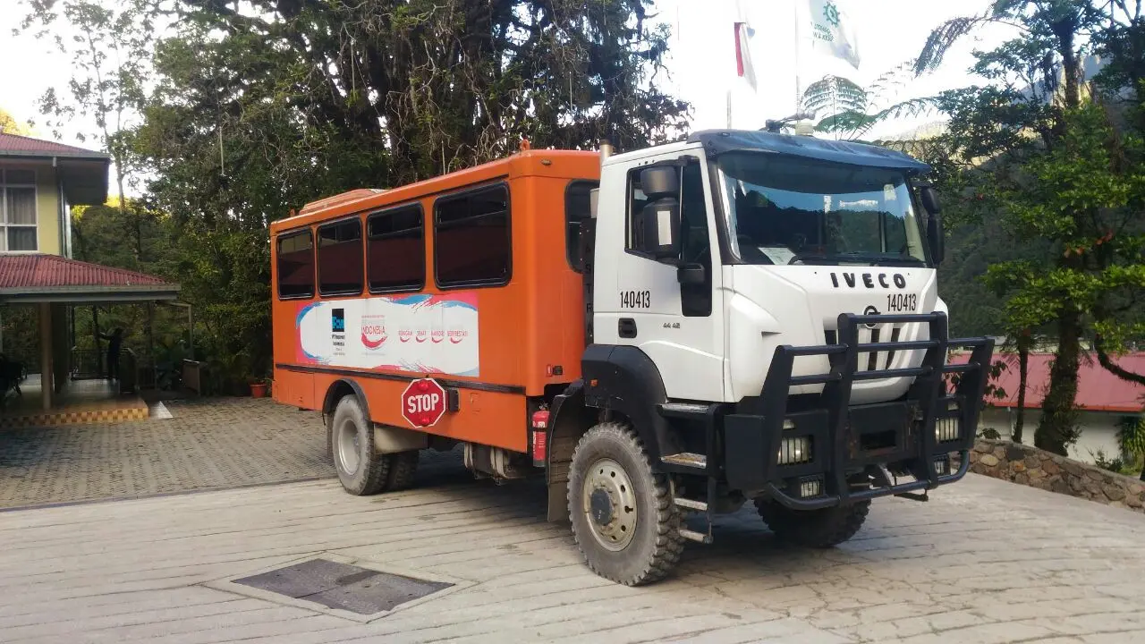 Truk yang jadi angkutan darat dari Timika ke Tembagapura