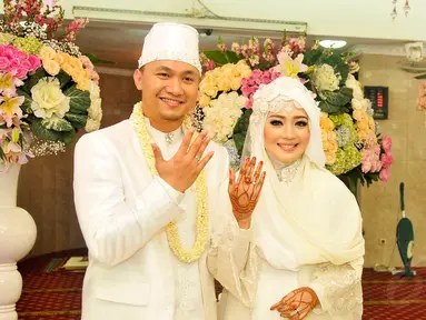 Minggu (9/11/2014), aktris Nuri Maulida sah menjadi istri politikus Pandu Kesuma Dewangsa. (Liputan6.com/Panji Diksana) 