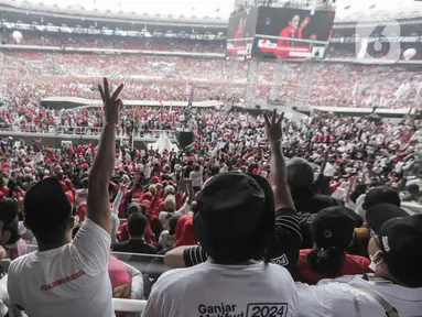 Ribuan pendukung, simpatisan dan relawan pasangan Calon Presiden nomor urut 3 Ganjar Pranowo-Mahfud Md memenuhi area Stadion Utama Gelora Bung Karno, Jakarta, Sabtu (3/2/2024). (Liputan6.com/Angga Yuniar)