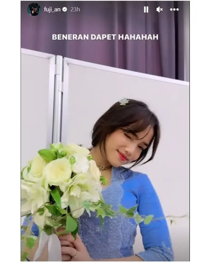 7 Potret Fuji Jadi Bridesmaid di Pernikahan Azizah Salsha, Menawan Pakai Kebaya