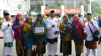 Pemerintah Kabupaten Gresik menerima penghargaan Swasti Saba Wistara pada Selasa, 19 November 2019. (Foto: Liputan6.com/Dian Kurniawan)